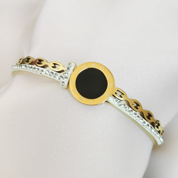 Premium Stainless Steel Cuff Bracelet For Girls – Sleek, Hypoallergenic & Timeless Elegance.