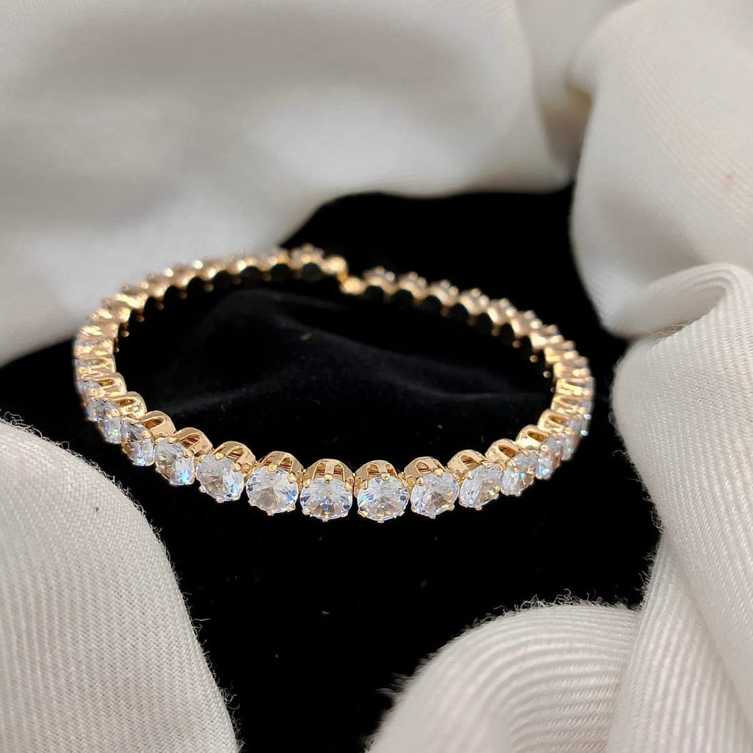 Radiant Single-Row Cubic Zirconia Bangle Bracelet for Girlz – A Dazzling Touch of Luxury and Elegance